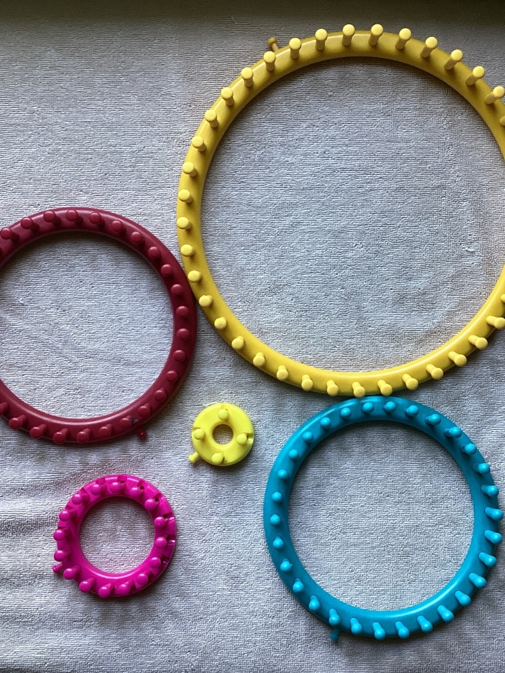 Lot of 5 Round Knitting Looms Assorted Sizes 2”–11.25”